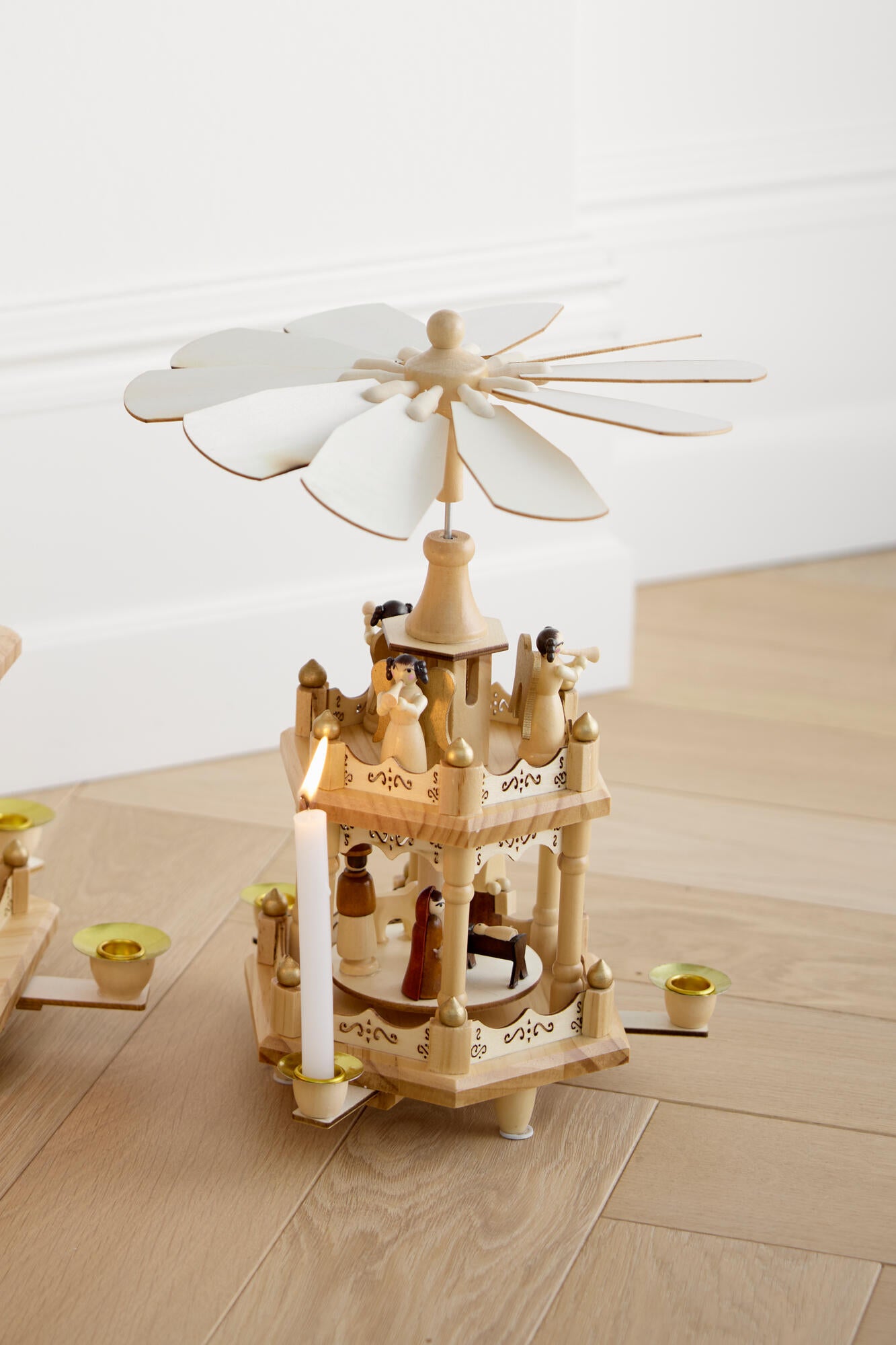 Julepyramide i 2 plan, H28 cm. – Træ